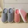 Pantuflas de algodón de invierno para mujer, de suela gruesa, antideslizantes, para uso en interiores, adecuadas para parejas, cálidas y acogedoras, con forro afelpado, también disponibles para hombre, para otoño e invierno