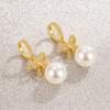 2024 Novos Brincos de Pérolas de Arco Único Femininos Lindos Brincos Elegantes Outono e Inverno Luz Luxo Nicho High-end Sense