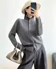 Cardigan de tricô com gola alta, de botão único, estilo torcido, para mulheres, novo estilo europeu e coreano para outono e inverno de 2026, jaqueta suéter grossa