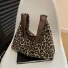 Bolsa Feminina Casual Estilo Coreano 2026 Nova Estampa de Leopardo Bolsa de Ombro Casual Versátil Simples Grande Capacidade Bolsa Tote Estudante