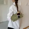 Bolso de hombro con remaches estilo coreano para mujer, nuevo bolso de almohada de gamuza de alta gama para el trabajo, bolso cruzado