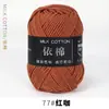 Yimian hilo de algodón lechero de 4 cabos grosor medio ovillo venta al por mayor material kit DIY tejido a mano zapato de ganchillo muñeca suéter