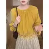 Camisa plisada de manga larga, cuello redondo, con encaje delicado, estilo francés - un top nuevo y de estilo único para principios de otoño, que irradia elegancia y belleza