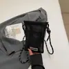 Bolsa de Celular Fashion com Recortes para Mulheres 2025 Nova Versátil Design de Nicho Bolsa Transversal Leve Casual para Compras Porta-Moedas