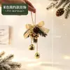 Colgante decorativo de campana de Navidad, lazo de terciopelo, corona de piñas, campanilla de viento, pequeño adorno para pomo de puerta, decoración de ambiente