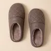 Pantuflas Impermeables de Algodón Eva para Mujer Invierno 2026 Nuevo Estilo Calientes para el Hogar Antideslizantes de Cuero Pu para Hombre Invierno