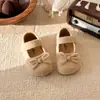 Zapatos de Lana Franceses para Niñas 2026 Otoño e Invierno Nuevo Estilo Zapatos Grises de Piel para Niños Planos Mary Janes con Lazo