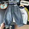 Nueva colección de otoño 2026: Ropa para niños y niñas, con estampados de letras de bigotes de gato, jeans tipo dad, jeans de pierna cónica y pantalones para niños, disponibles para venta al por mayor