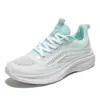 Novos sapatos femininos de verão malha grande respiráveis versáteis sola macia sapatos casuais leves tênis de corrida esportivos malha senhoras verão