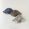 Sombrero Infantil Qiunan Primavera/Verano 2026 Nuevo Cuadros Ala Ancha Protector Solar Transpirable Sombrero de Pescador Cubo para Bebé