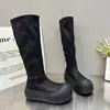 Botas de plataforma negras retro estilo coreano con suelas elásticas, nueva colección 2026 para mujer, diseñadas para hacer que las mujeres bajitas luzcan más delgadas, versátiles y para aumentar la altura.