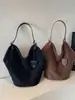 Bolsa Tote de Veludo de Couro de Veado para Mulheres 2025 Novo Estilo Versátil Outono e Inverno Bolsa de Ombro com Design Grande Relaxado e Texturizado