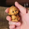 Escultura em Madeira de Cipreste Macaco Fofo Pingente de Animal de Mão Peça de Mão do Zodíaco Zodíaco
