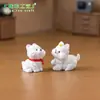 Miniatura de West Highland White Terrier, un perrito lindo en movimiento, perfecto para decoraciones DIY de casas de muñecas y como un pequeño adorno de escritorio