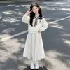 Conjunto de Sudadera con Cuello Camisero para Niñas Estilo Universitario 2026 Nuevo Conjunto de Dos Piezas Top y Falda para Otoño de Niños