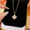 Collar de trébol de cuatro hojas de la suerte, brillante y lleno de diamantes para mujer, con colgante de circón, exquisito y ligero, versátil para otoño e invierno, cadena para la clavícula al por mayor