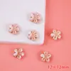 Color flor de cinco pétalos cerámica cuentas sueltas Macaron lindas cuentas perforadas pulsera collar DIY accesorios al por mayor