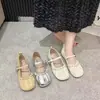 Sapatos femininos Mary Jane prateados estilo Chanel retrô, novo modelo outono 2026, sapatos de salto baixo com sola macia para combinar com saias, sapatos de festa