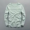 Camiseta Masculina de Manga Longa para a Primavera de 2025 Gola Redonda Slim Cor Lisa Algodão de Bambu Estilo Japonês Camiseta Masculina Camiseta Básica Tendência Masculina