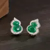 Nuevos Pendientes de Calabaza de Jade Hielo Estilo Chino con Incrustaciones de Plata y Calcedonia Verde Hielo Translúcido Forma de Huevo Rodeado Completamente de Diamantes Diseño Incrustado Pendientes de Fortuna y Prosperidad para Mujer