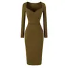Vestido justo de manga comprida com decote V, puramente sedutor e sexy, vestido de comprimento médio com cintura marcada por pregas para o outono, com uma vibe de garota popular.