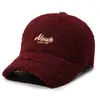 Gorra de béisbol de lana de cordero transfronteriza para hombres y mujeres, gorra cálida de invierno y otoño con pico bordado, sombrero de felpa versátil y moderno para exteriores