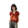 Camisa vintage vermelha plissada com decote V e manga curta para mulheres, camisa leve de luxo para o verão, top solto e elegante para o trabalho