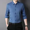 Camisa de Manga Larga para Hombre 2026, Nuevo Estilo Otoñal, Atuendo de Papá, Camisa de Cuadros Gruesa, Top Cálido y Libre de Arrugas
