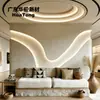 Nueva área de recepción estilo chino con paneles de pared de yeso simétricos en forma de arco, pared de fondo con tira de luz a prueba de humedad curva bidireccional reforzada con fibra de vidrio