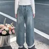 Conjunto de Primavera y Otoño para Niñas 2026: Conjunto casual estilo coreano para chicas mayores, con un top de hombros descubiertos combinado con jeans con ribete de encaje