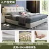 Cama tapizada suave con hebilla de rejilla cuadrada minimalista moderna color blanquecino dormitorio principal cama doble de 1.8 m minimalismo italiano base baja cama de boda