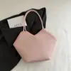 Bolso de Mano Nicho de Textura de Alta Gama de Gran Capacidad para Mujer 2025 Verano Nuevo Bolso de Hombro Versátil Bolso Tote para Viajes