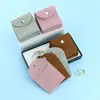 [Procesamiento personalizado] La fábrica de Shenzhen produce bolsos tipo sobre de gamuza de microfibra color piel, bolsos para joyería de terciopelo de gamuza de doble cara