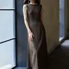 Tela Dyne estilo vestido retro europeo, tela fresca y suave Vestido sin mangas con diseño fruncido en la espalda