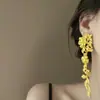 Clip de Oreja Exagerado Retro de Flor Dorada Francesa con Borla, Cuadrado Redondo de Alto Temperamento, Sin Agujero en la Oreja para Banquete, Estilo Antiguo