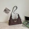 Bolso de cuerno de color sólido retro minimalista, nuevo modelo 2026, bolso de hombro elegante y con estilo, alto valor estético, bolso de mensajero único y moderno