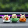 Enfeite de carro de gato fofo de desenho animado com asas de anjo, ondas, lótus e figura de gatinho para decoração de painel de carro