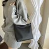 Bolso de hombro tipo bandolera retro de color sólido informal de moda para mujer, nuevo, de gran capacidad, otoño e invierno, 2023