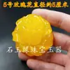 Cera de abeja al por mayor fluorescente flotante agua salada mango de cera de abeja colgante Hu cera de abeja color amarillo aceite de pollo colgante Buda Guanyin cabello de cera de abeja vieja