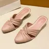 Novas Chinelos Versáteis de Bico Fechado para Mulheres, Meio-Chinelos Planos da Moda para Uso Externo, Sapatos Preguiçosos de Calçar Sem Salto, Sapatos Femininos para Comércio Exterior e Vendas Transfronteiriças