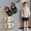 Zapatos para Niñas Zapatos de Princesa 2024 Primavera/Verano Nuevos Zapatos de Cuero para Niños Estilo Coreano Zapatos de Suela Suave para Niñas Sandalias Cerradas de Malla Transpirable