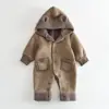 Ropa de bebé de moda estilo nórdico para otoño e invierno para niños y niñas, mameluco largo con capucha y bolsillos, engrosado, con forro de polar