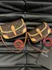 Bolso de hombro versátil de monograma de lujo ligero vintage de nicho para mujer, nuevo bolso baguette para debajo del brazo y cruzado 2025
