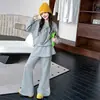 Conjunto de Moletom com Xale Listrado Casual Novo de Outono para Meninas, Blusa Solta com Gola Redonda, Calça de Moletom, Calça Flare Conjunto de Três Peças