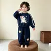 Conjunto de Moletom com Calça para Meninas Primavera e Outono 2026 Novo Estilo Coreano Roupas para Menininhas Roupa de Primavera Elegante Roupas de Renda para Bebês Meninas Tendência