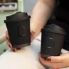 Celebridad de Internet Taza de Café Creativa Desechable para Bebidas Calientes y Frías Engrosada con Tapa Negra Papel Táctil de Alta Gama Personalización