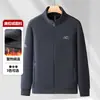 Jaqueta Masculina Espessa com Gola Alta e Forro de Fleece Nova Coleção Outono e Inverno 2025 Masculina Casual de Negócios Jaqueta Quente de Fleece Dupla Face