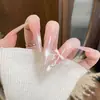 Popular no Xiaohongshu: Unhas de manicure de luxo com formato de gatinho pontudo degradê e laço 3D que realçam o tom da pele