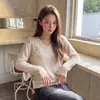 Suéter de punto con cuello en V y diseño floral tridimensional calado para mujer, nuevo diseño de primavera y otoño 2026, top tipo suéter de estilo holgado y casual