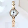 Reloj Pulsera de Aleación con Pedrería JW Estilo Estudiante Reloj de Cuarzo al por Mayor para Mujer Reloj Pequeño de Nicho Decoración
